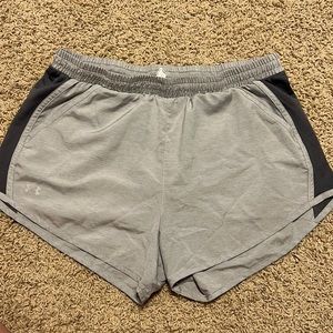 Women’s Medium Under Armour Gray shorts with pockets
